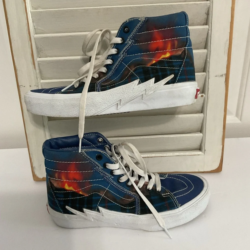 Vans SK8-Hi Bolt Sneaker Woman’s Size 8.5 Men’s Size 7